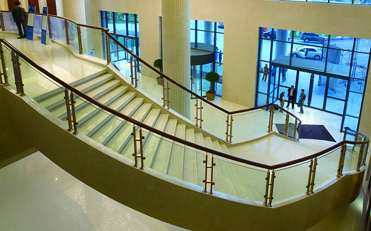 Frameless tempered curved glass for railings